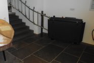 Treppenlift vom Erdgeschoss zum Foyer und Aula